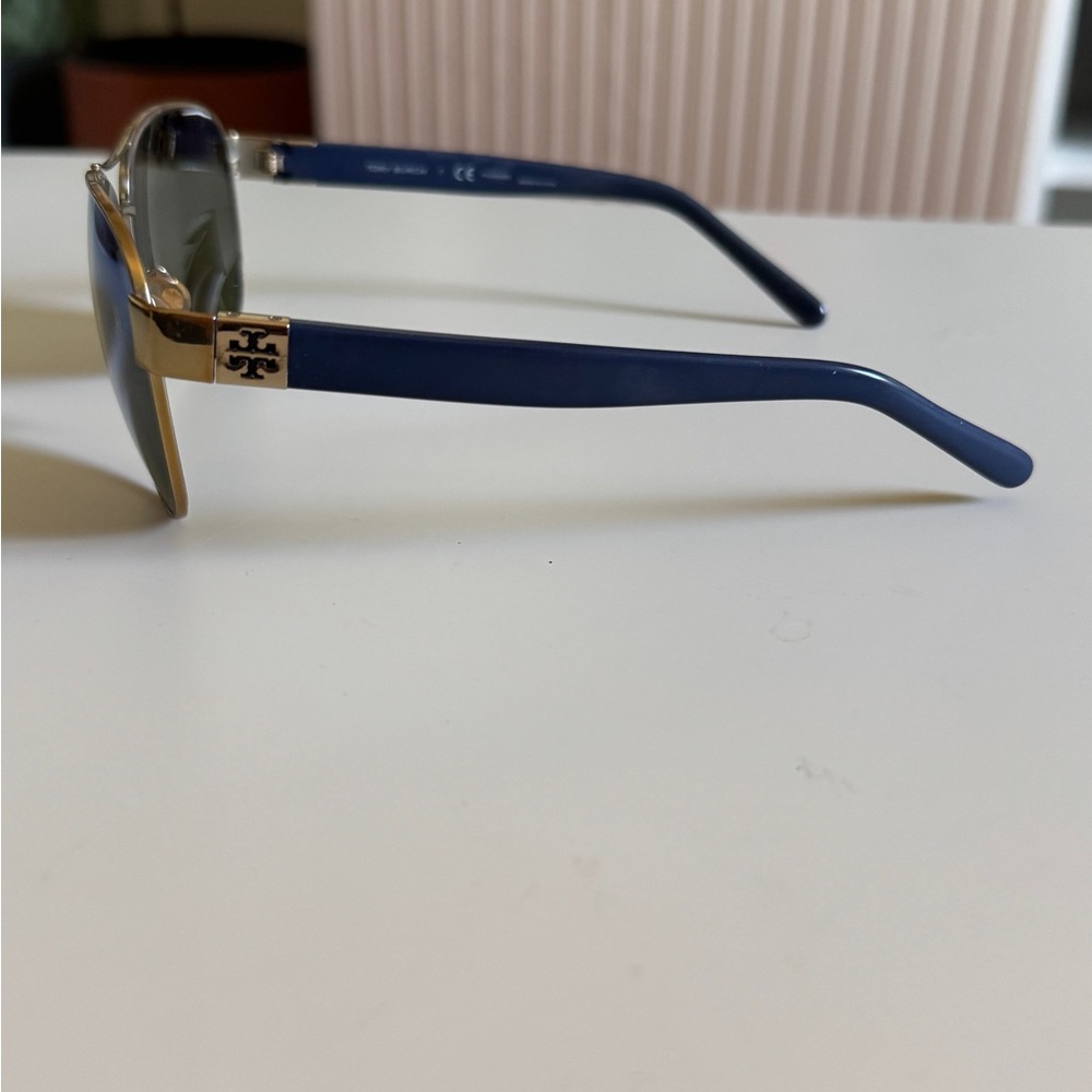 Tory Burch TY 6051 Polarized Aviator Sunglasses - Picture 3 of 6